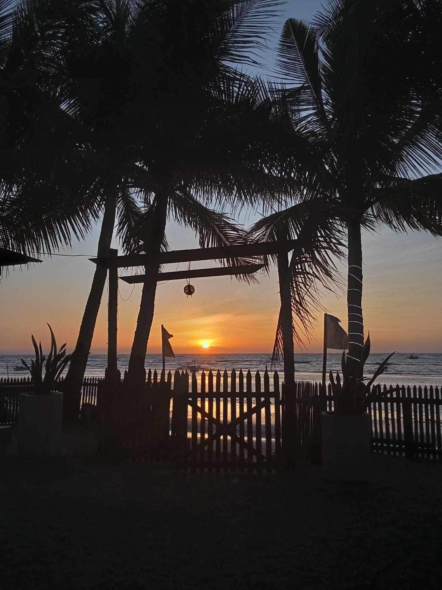 Treasure Beach Resort Carles Ngoại thất bức ảnh